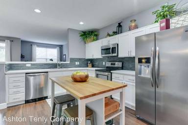 Main picture of 125 NE 75th Ave