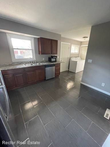 Main picture of 401 E Michigan Ave