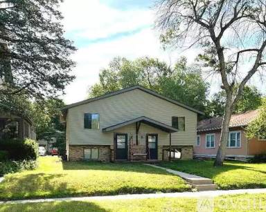 Main picture of 208 S Russell Ave