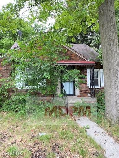 Main picture of 16245 Sorrento St