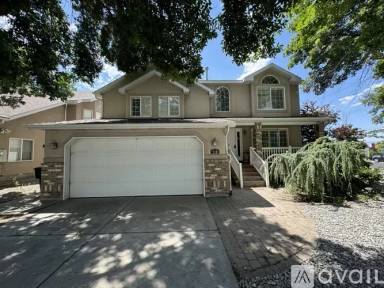 Main picture of 910 E Michael Mills Pl