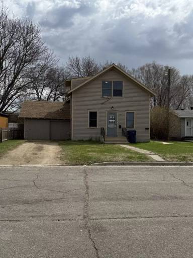 Main picture of 182 3rd St NE