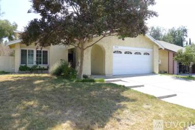 Main picture of 2052 E Loraine St