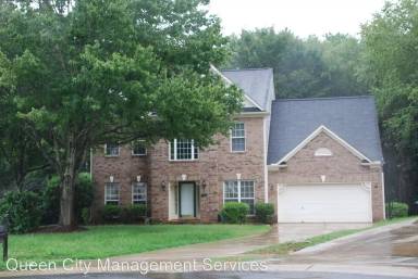 Main picture of 733 Meadow Lake Dr