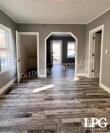 Main picture of 1418 Nevada St. Toledo