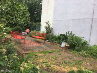 Main picture of 1339 Earl St