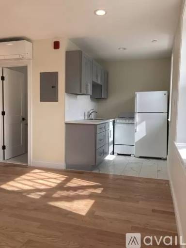 Main picture of 325 Newport Ave