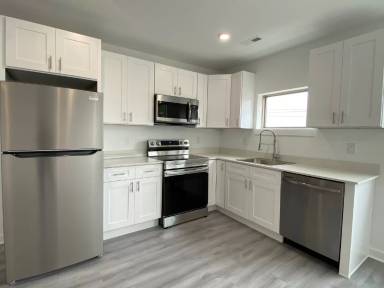 Main picture of 5436 Vine St