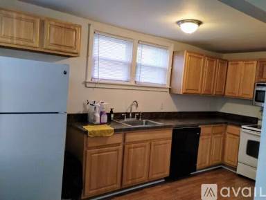 Main picture of 200 W 21st St