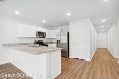 Main picture of 511 Whispering Creek Ave