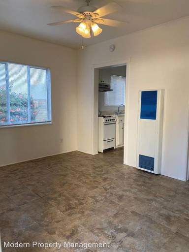 Main picture of 1517 1/2 E Maple St