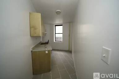 Main picture of 39-30 59th St