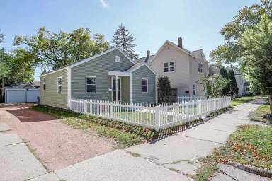 Main picture of 211 N 2nd Ave