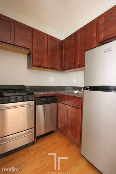 Main picture of 837 W Wolfram Apartments