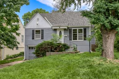 Main picture of 5614 Lake St