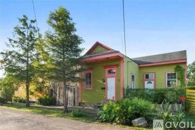 Main picture of 1674 N Robertson St