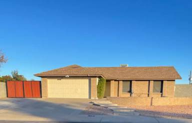 Main picture of 7012 W North Ln