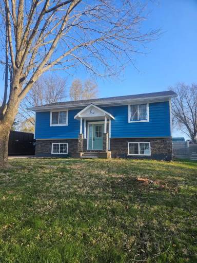 Main picture of 215 Knoll Dr