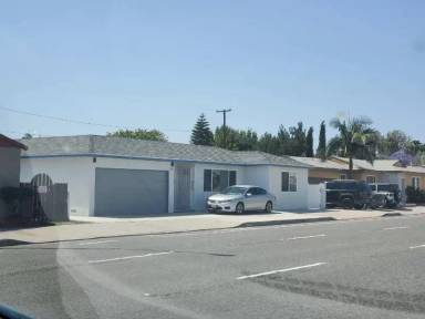 Main picture of 211 N Brookhurst St