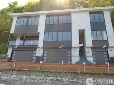 Main picture of 11143 Rolling Bay Walk NE