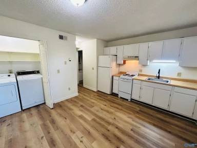 Main picture of 31 8th St NW