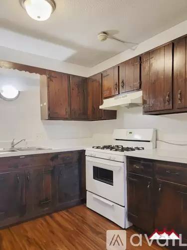 Main picture of 1250 S Broadway