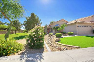 Main picture of 407 W Colt Rd