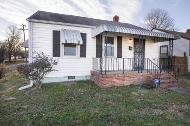 Main picture of 921 E 15th St