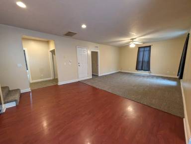 Main picture of 425 E Broadway St