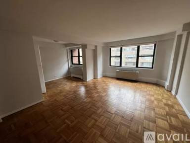 Main picture of E 33rd St