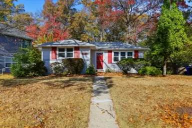 Main picture of 3901 Lawrence Ave