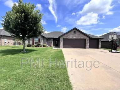 Main picture of 2000 SW 18th St