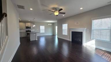 Main picture of 5317 Debut Ave