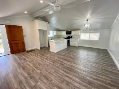 Main picture of 19205 Ronald Ave