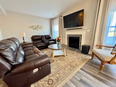 Main picture of 423 Wallingford St