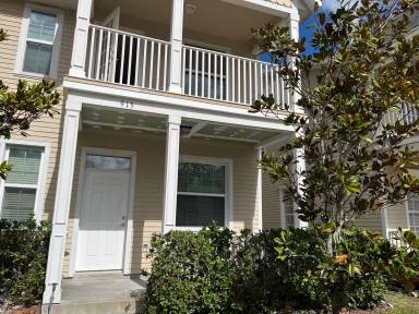 Main picture of 915 Sumner St