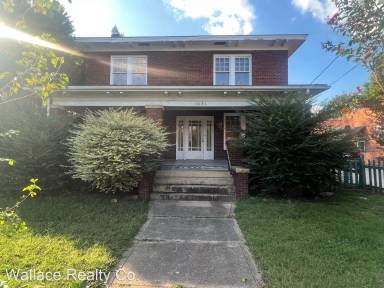 Main picture of 1026 S Fulton St