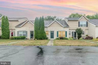 Main picture of 41 Johns Dr