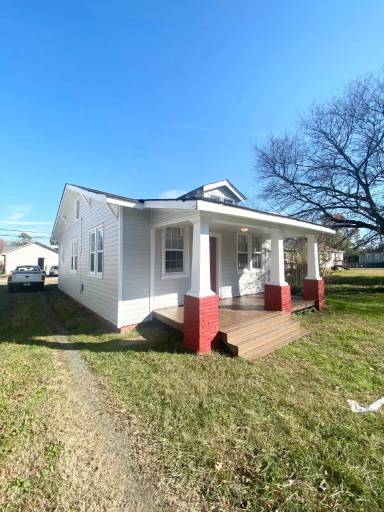 Main picture of 403 Masonic Ln
