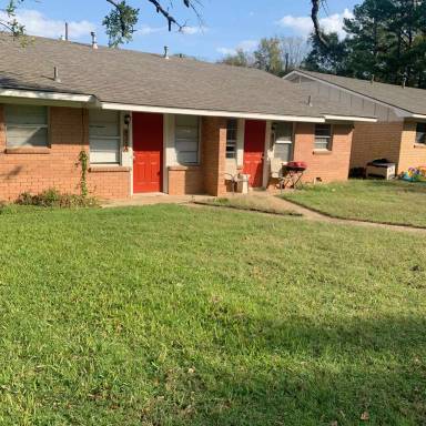 Main picture of 831 W Monterey St
