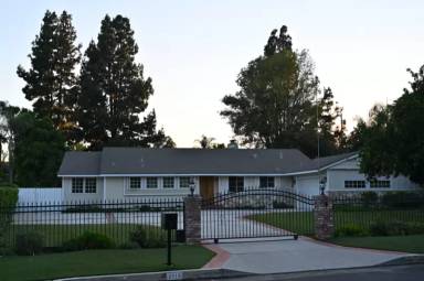 Main picture of 8915 Balcom Ave