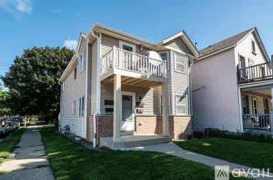 Main picture of 6036 W Mitchell St