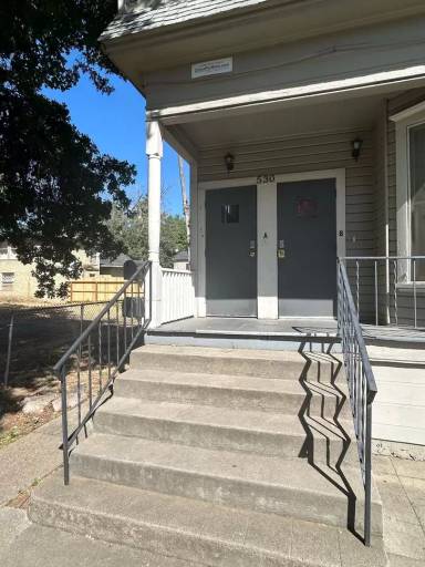 Main picture of 530 1/2 W 6th St