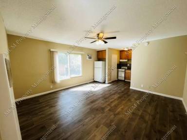 Main picture of 19419 Victory Blvd