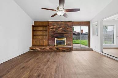 Main picture of 1008 Royal Ln