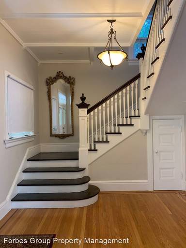 Main picture of 560 N 1st St