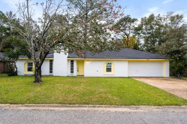 Main picture of 15732 Parkwood Dr S