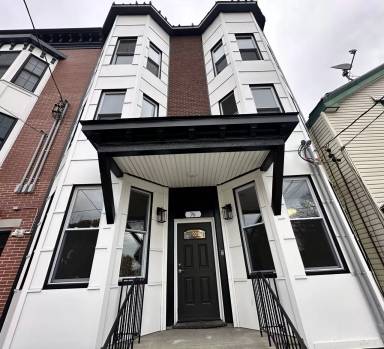 Main picture of 76 Manhattan Ave
