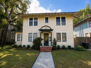 Main picture of 2210 Myra St