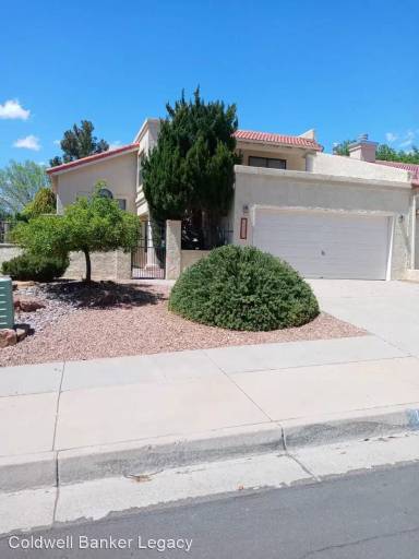 Main picture of 10721 Malaguena Ln NE